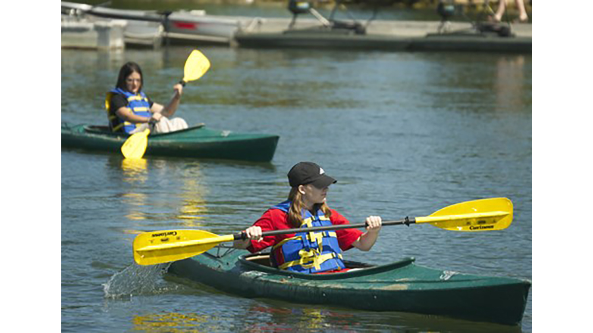 Paddle in Nature at Independence Grove